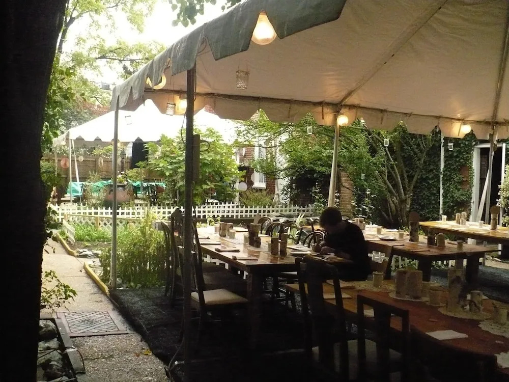 Adams Inn