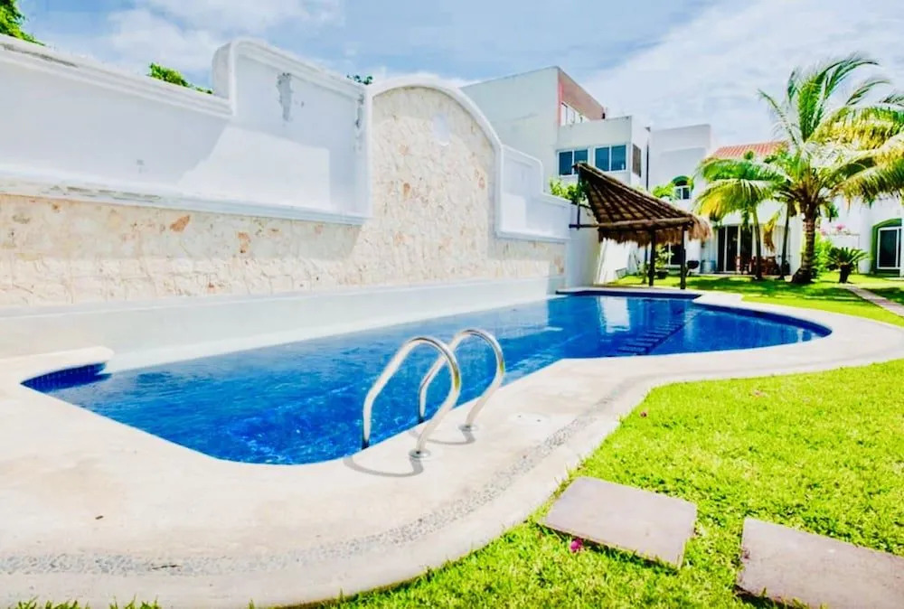 Playacar - Superior Budget Room With Swimming Pool Air Conditioning and Parking