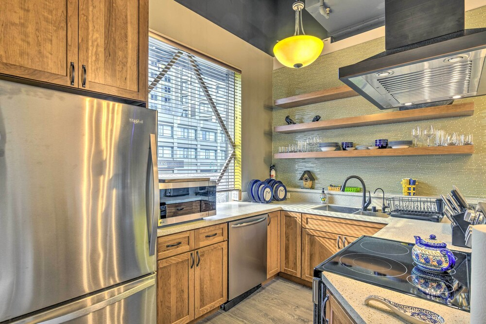 Dtwn Anchorage Getaway: 2 Adjoining Condos!