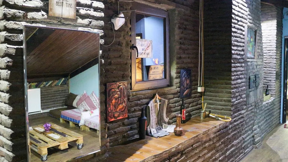 Leon Rooms