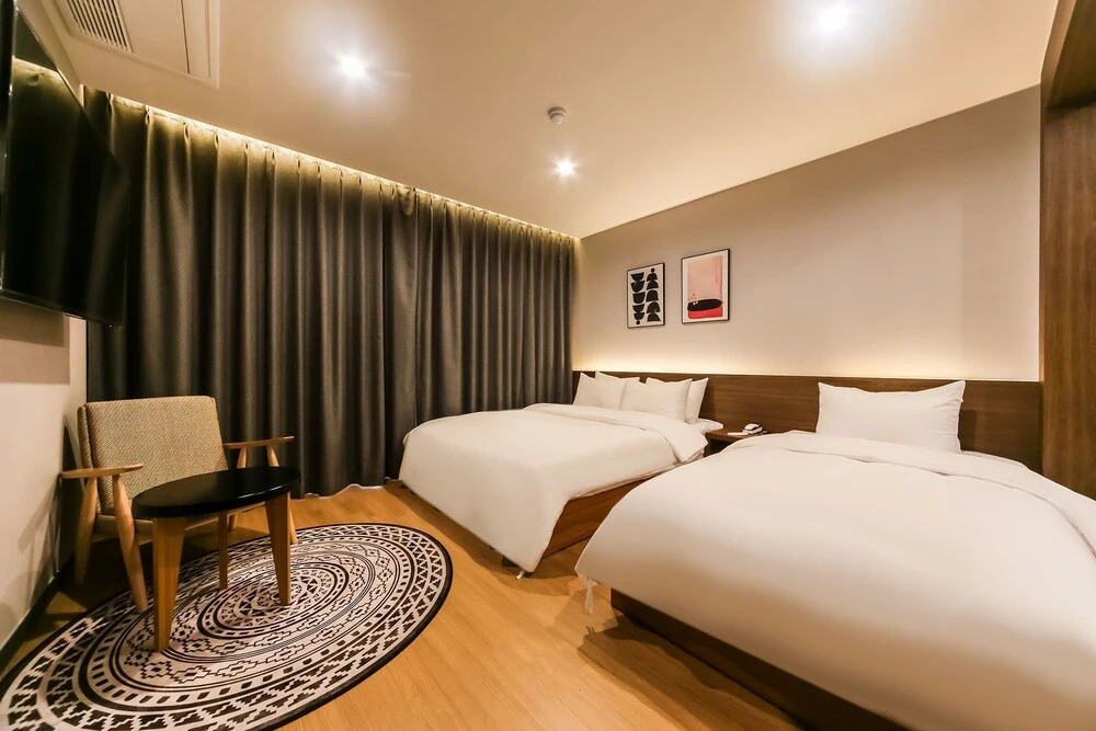 Changwon Myeongseo-Dong No. 25 Hotel Convention Branch