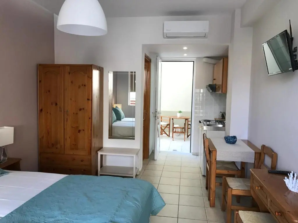Artemis Rooms - Beach at Your Doorstep