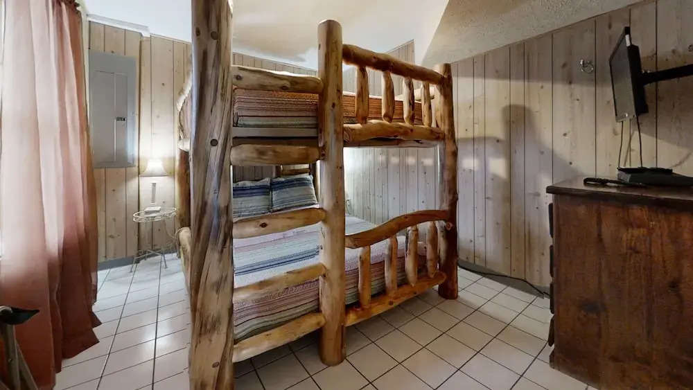 Sweet Scarlet Rose 4 Bedroom Cabin
