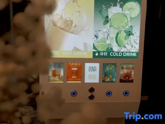 Xiangyu French Retro Hotel (Yanji Yanbian University Water Market Store)