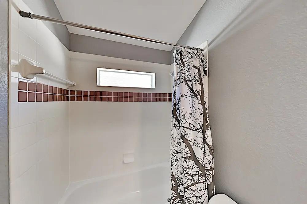 Peaceful W/ Lanai Pool - Near Disney! 4 Bedroom Home
