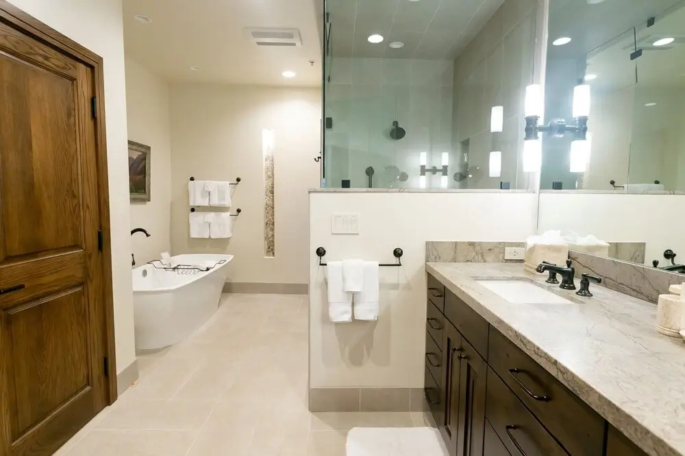 Luxury One Bedroom with Mountain View