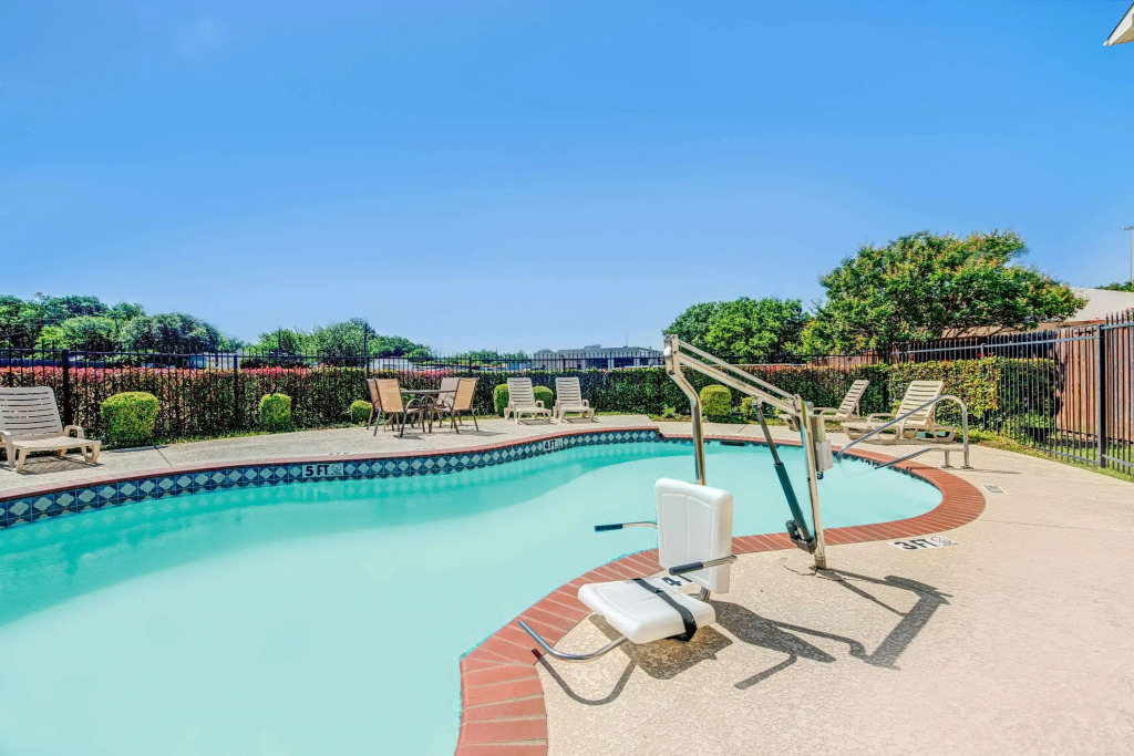 Super 8 by Wyndham McKinney/Plano Area