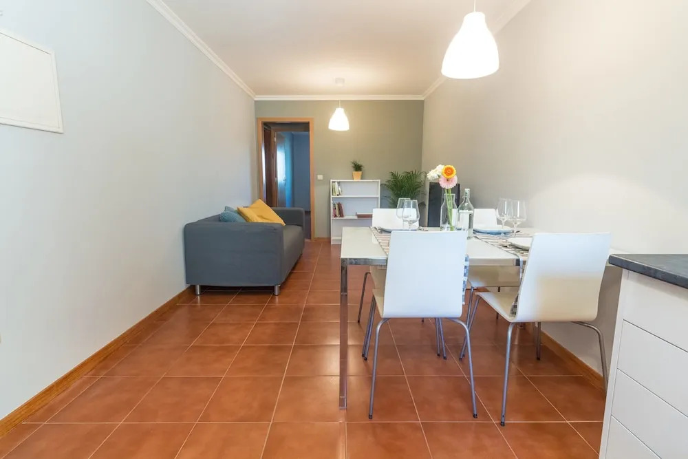 House and People - Rua da Taxa