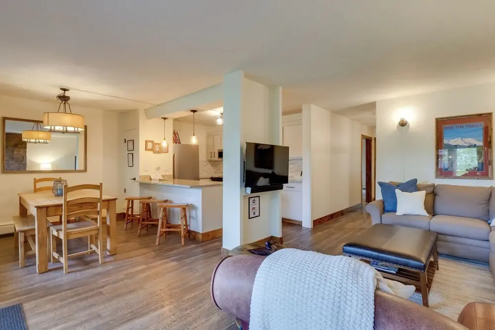 Walk to Ski Shuttle: Cozy Mountain Meadows Condo