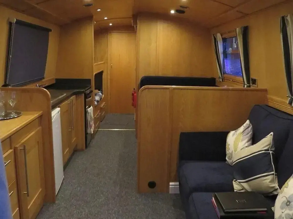Houseboat Hotels