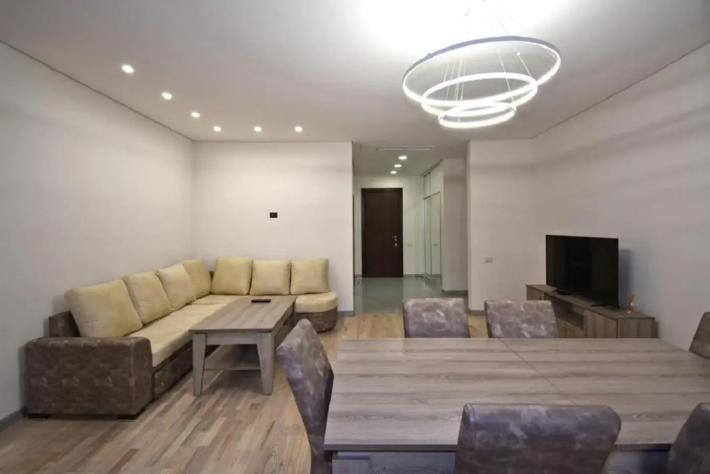 Northern Avenue 2 bedroom Newly Renovated and Modern apartment HH101