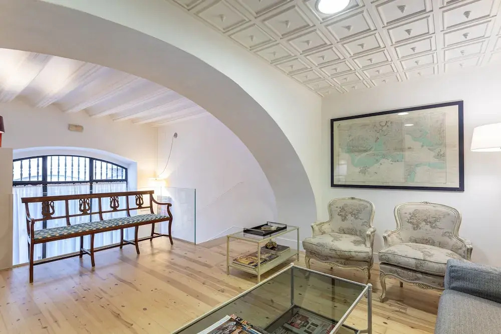 Modern Apartment 2 Bd & 2 Bth Near the Cathedral Catedral V