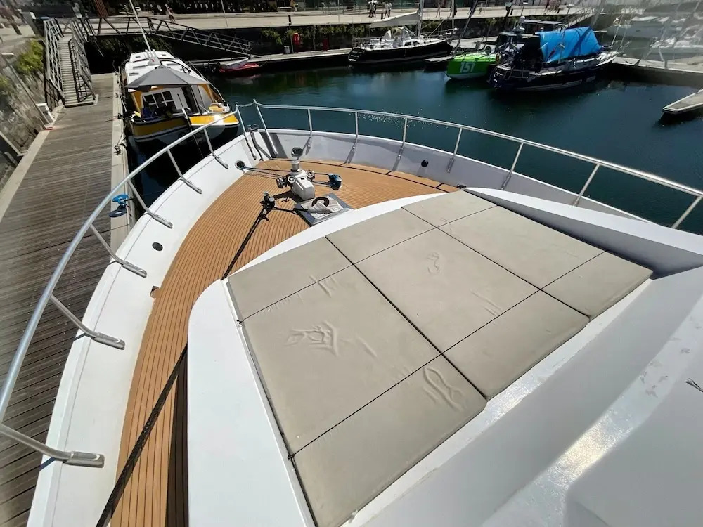 Attractive Yacht With Roof Terrace