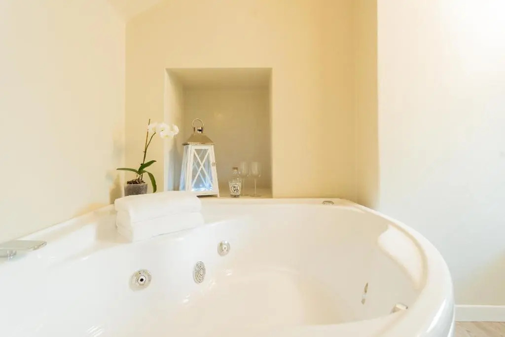 Romantic Escape in the 400s