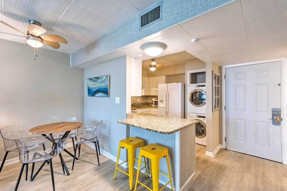 Sunny Destin Condo w/ Pool & Beach Access!