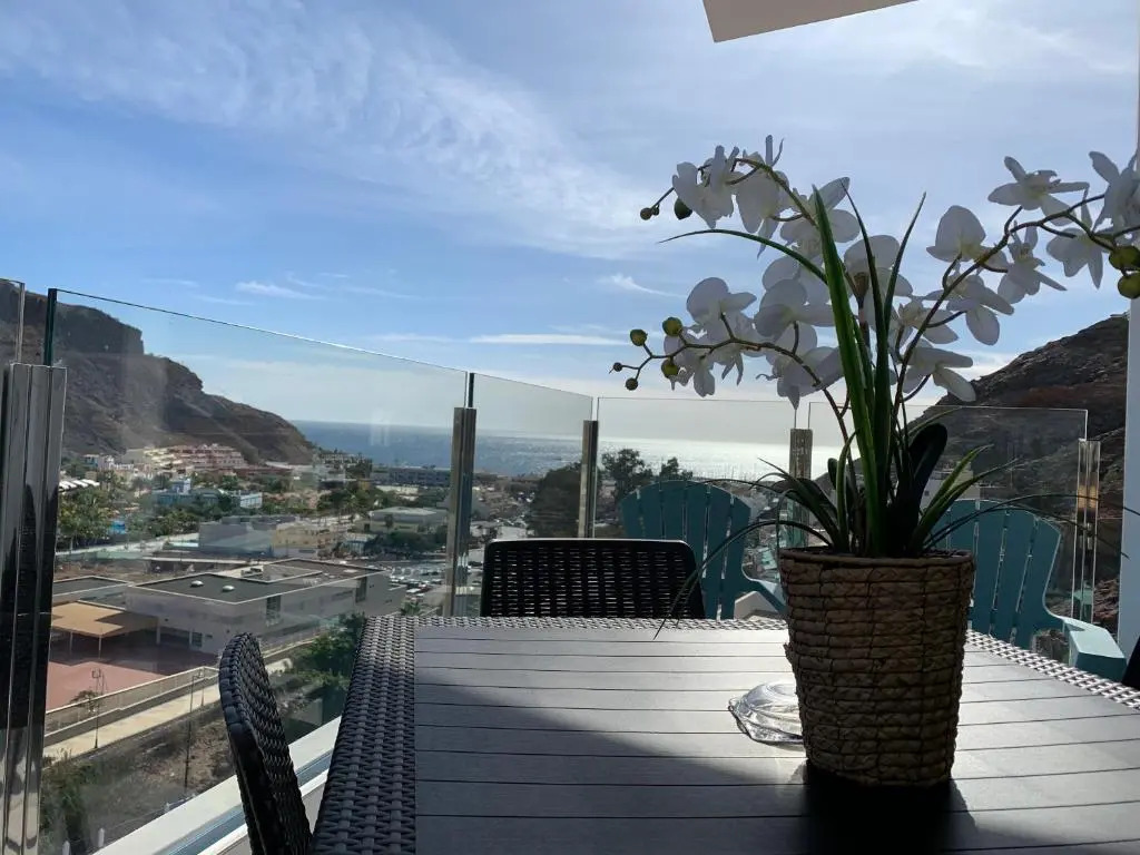 Billys Marina 360 with pool access