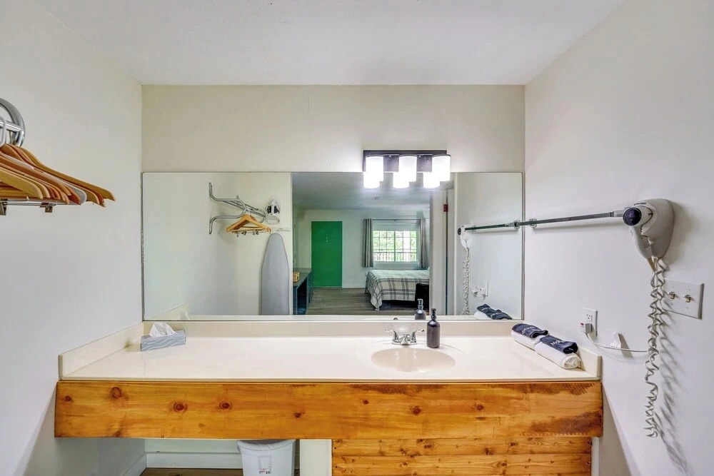Cozy Couples Getaway! 1 Mi to Dtwn Eureka Springs