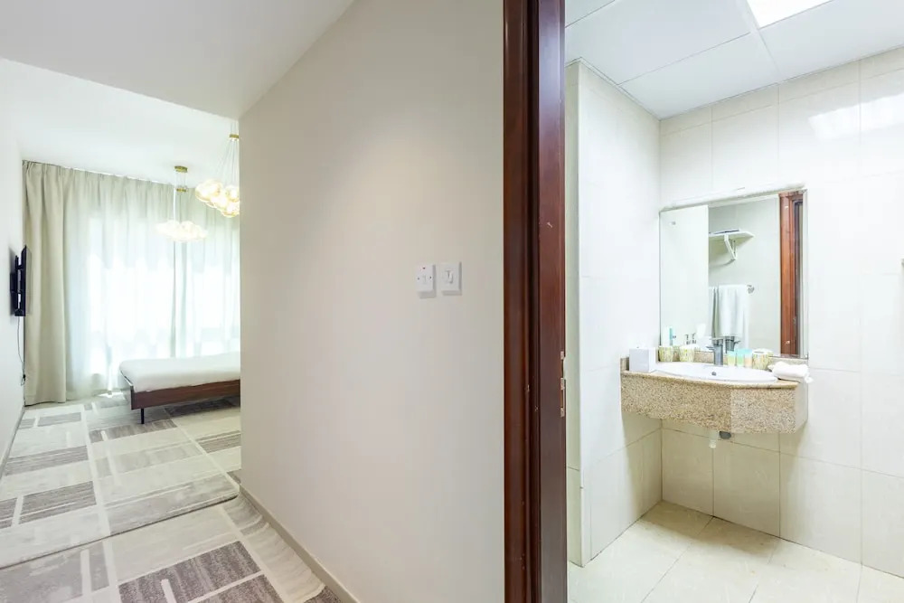 SuperHost - Tranquil Oasis in the Heart of Dubai Lakepoint N2