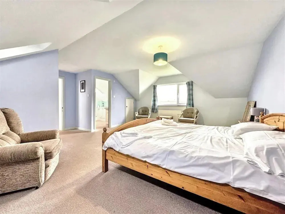 Porthleven Coastal Retreat with 5 Bedrooms