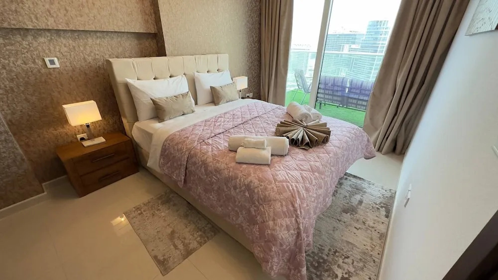 Mh - 2 Bhk Canal View Near Dubai Mall - Ref2516
