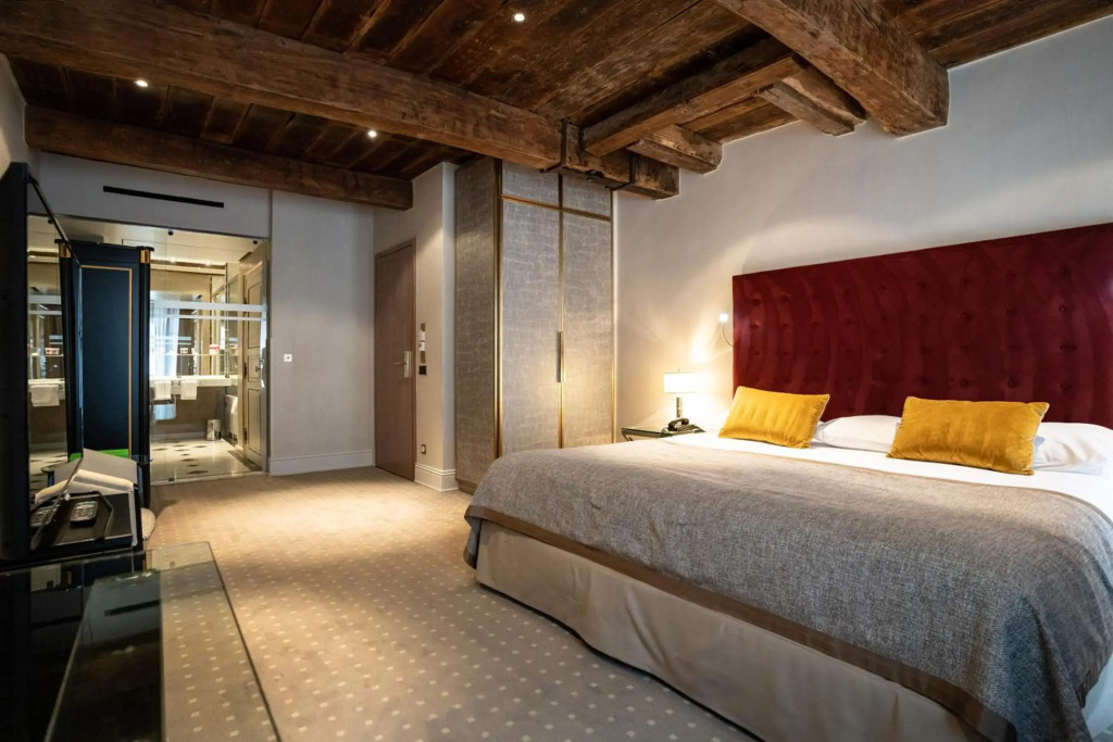 Hotel Le Place dArmes - Relais & Châteaux