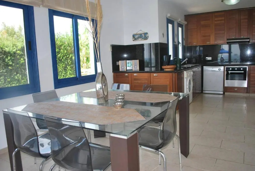 Sea Front Villa With Private HEATED Pool, Quiet area Paphos 322