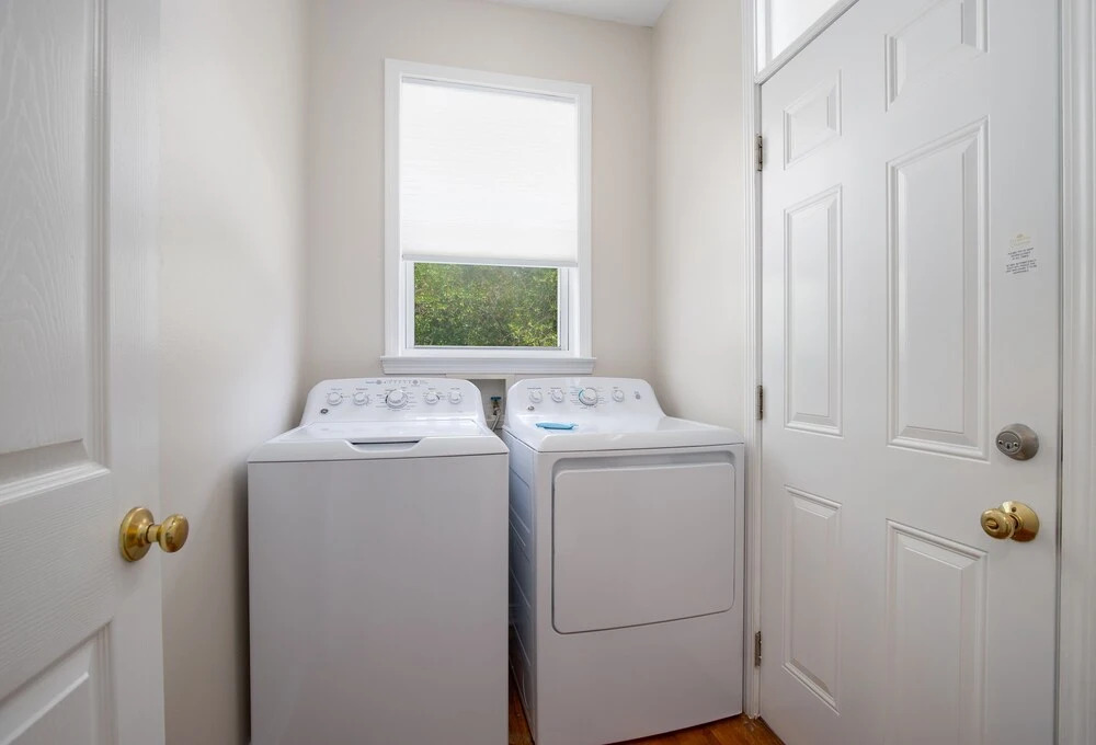 Beachwave Bungalow by Avantstay Pet Friendly, Close to Beach!