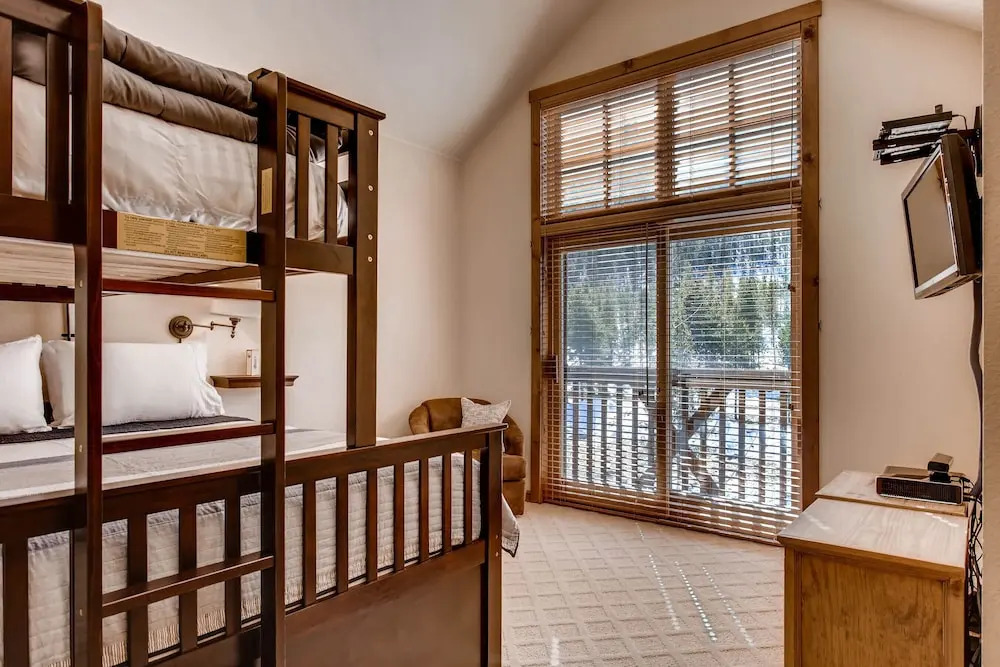 #1711 The Seasons at Keystone 3 Bedroom Townhome - Close to Ski and Convention Center
