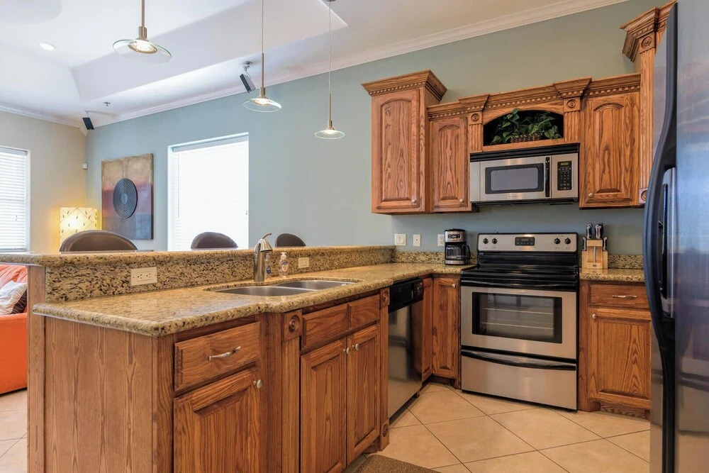 Sleeps 6 in a 4plex w Pool, Only a Block to Beach