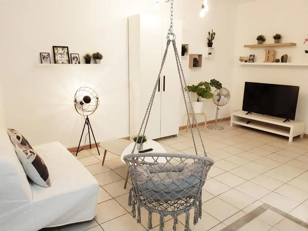 GregBnb-com - T2 Cocooning et chaise hamac -10min Gare