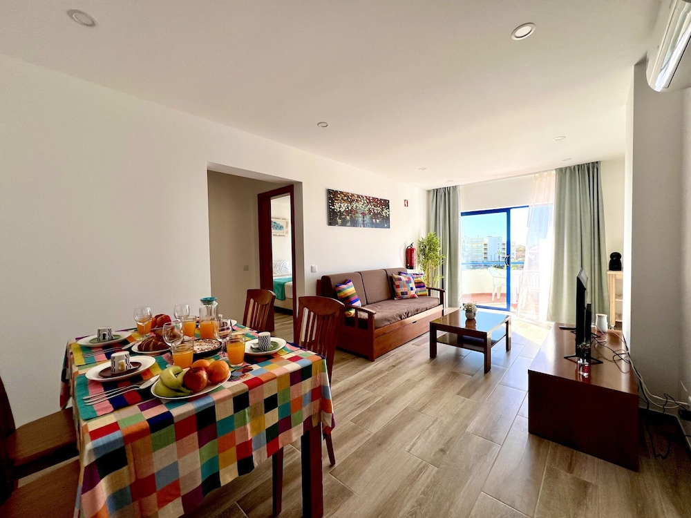 Vilamoura Design 2 by Homing