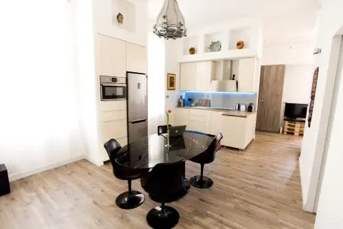 Ice Breaker Apartment