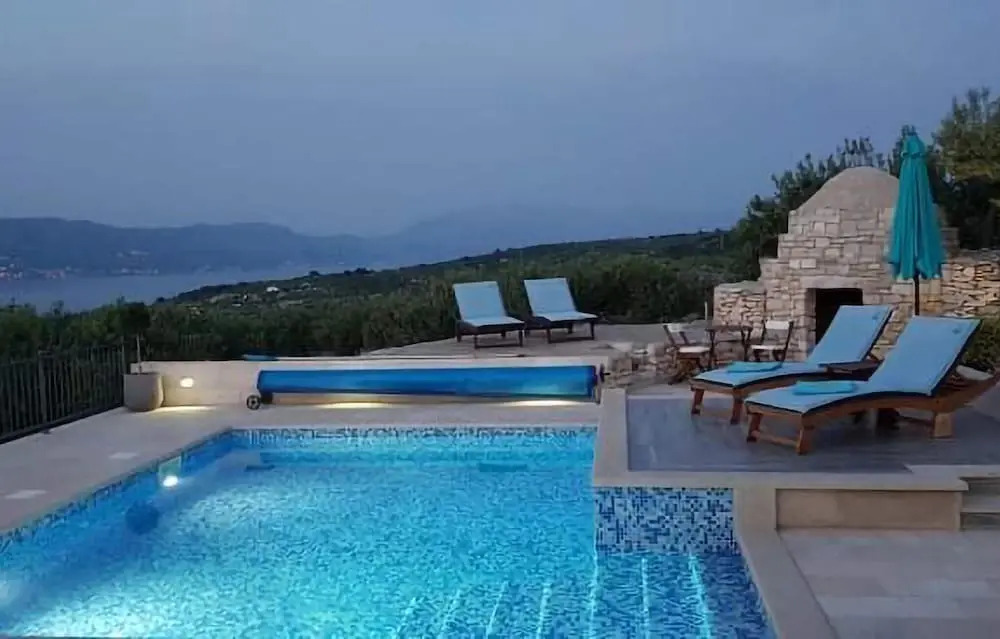 Awesome Home In Postira