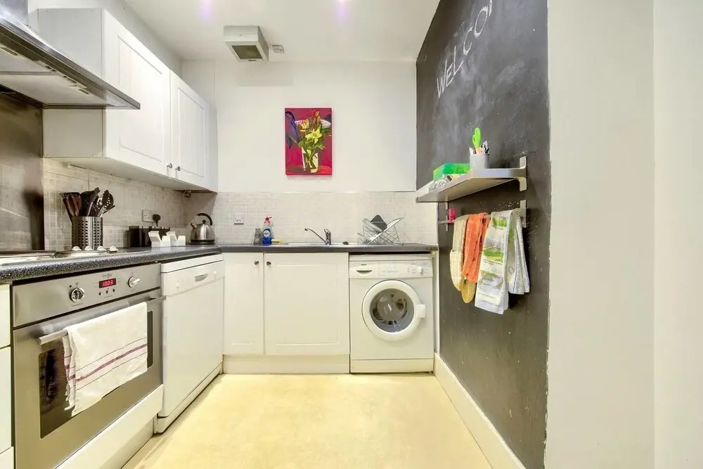 Lovely and Spacious 2BR Home on Comiston Road