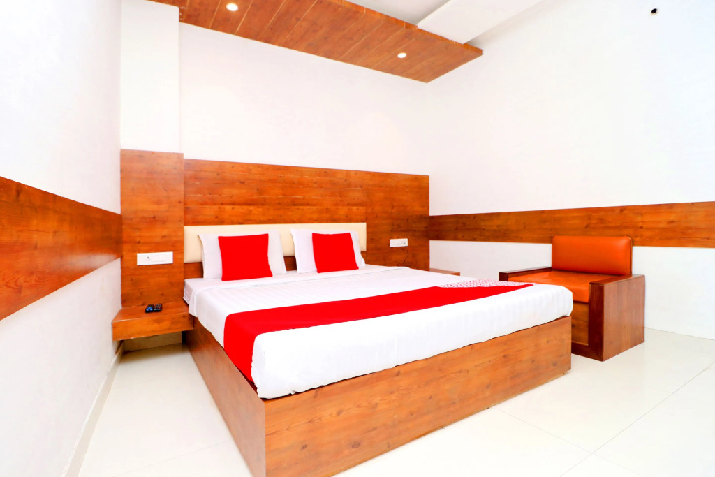 OYO 3131 Hotel BR Inn