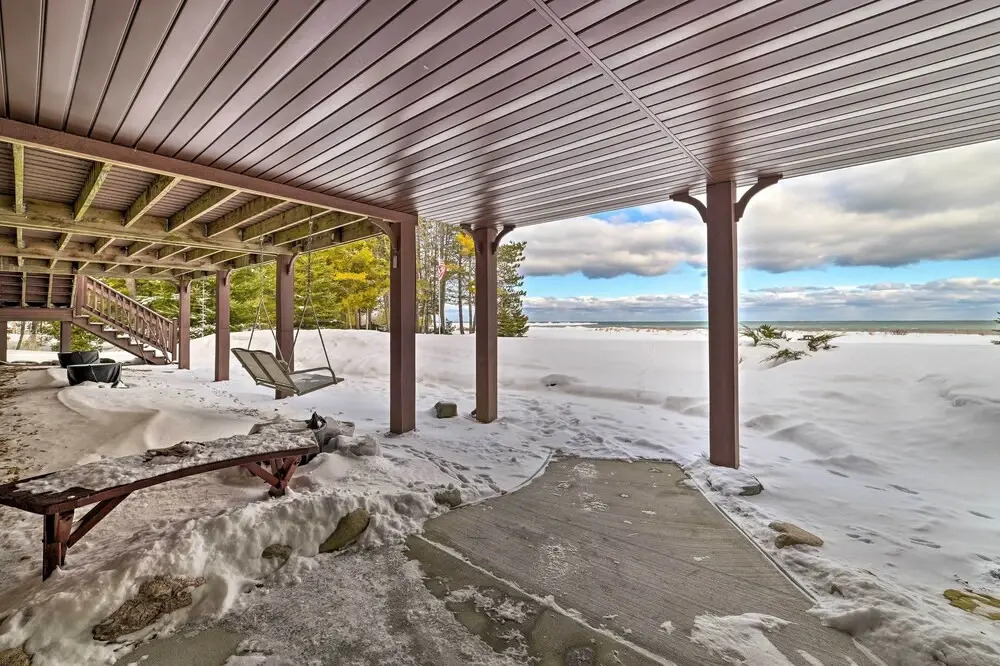 Spacious Lakefront Home w/ Sunroom & Bar
