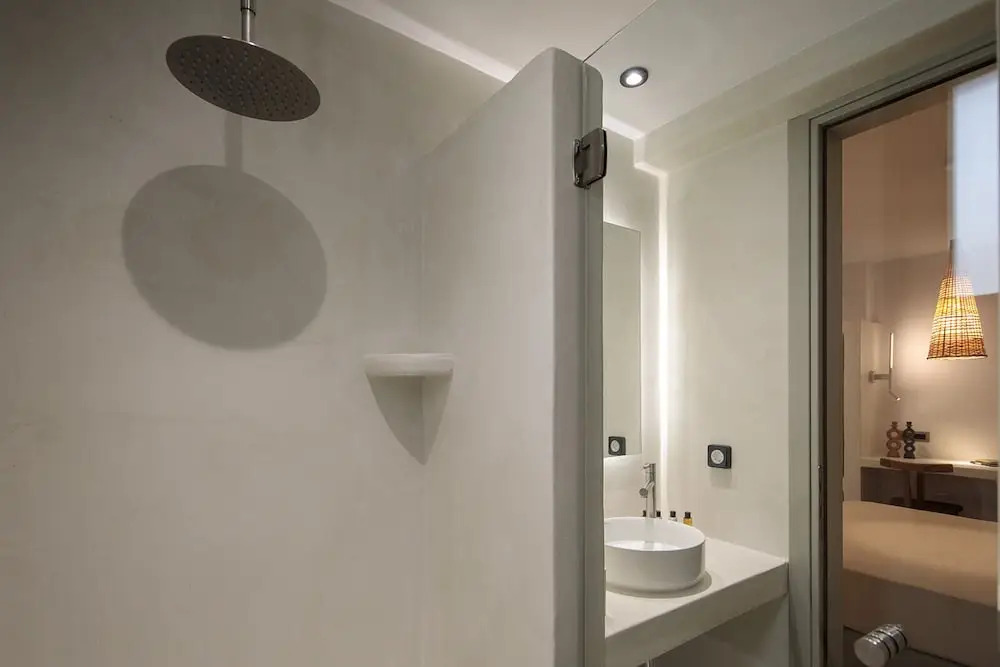 "Makava Suites" Your Luxe Urban Sanctuary