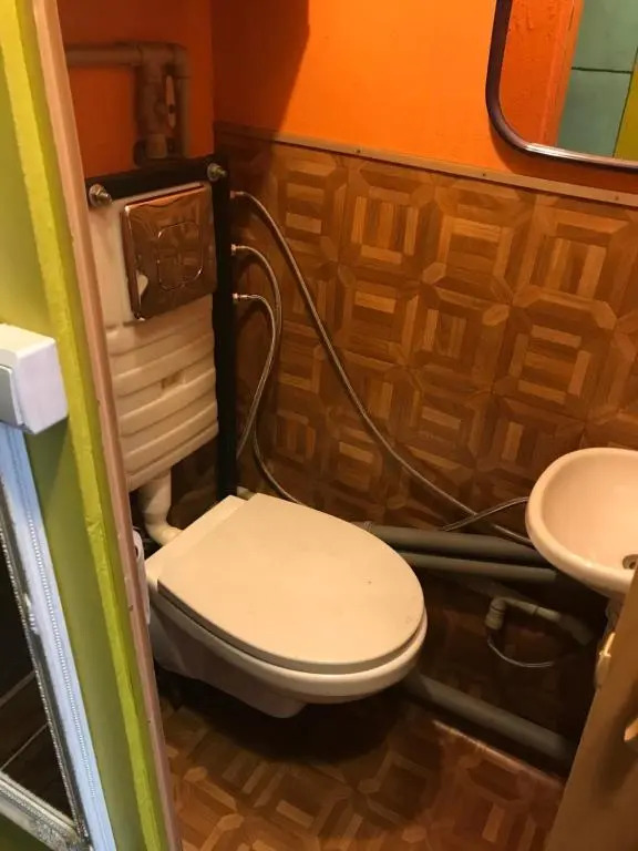 Cozy condo for up to 3 travellers, with kitchen and bath