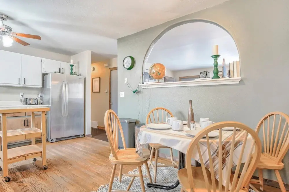 One Level Home Near Downtown Hot Tub