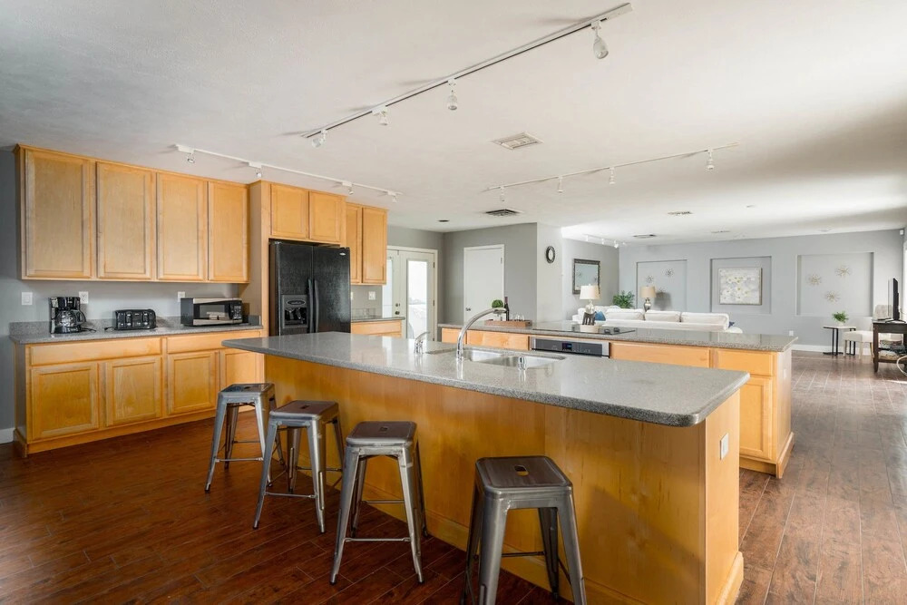 Soak In Oak Sleeps 14 Best Location