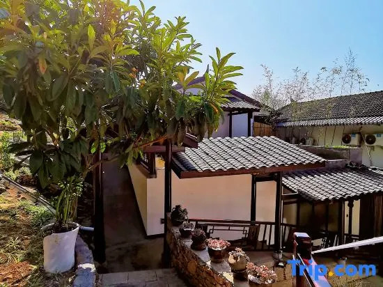 Xingyi Yinfeng Inn