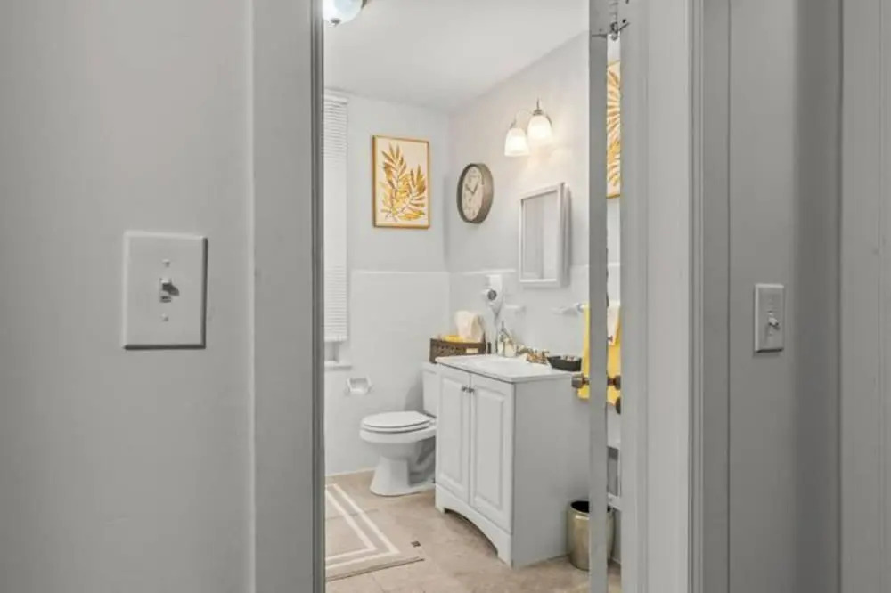 Urban Chic Apartments Near Center City