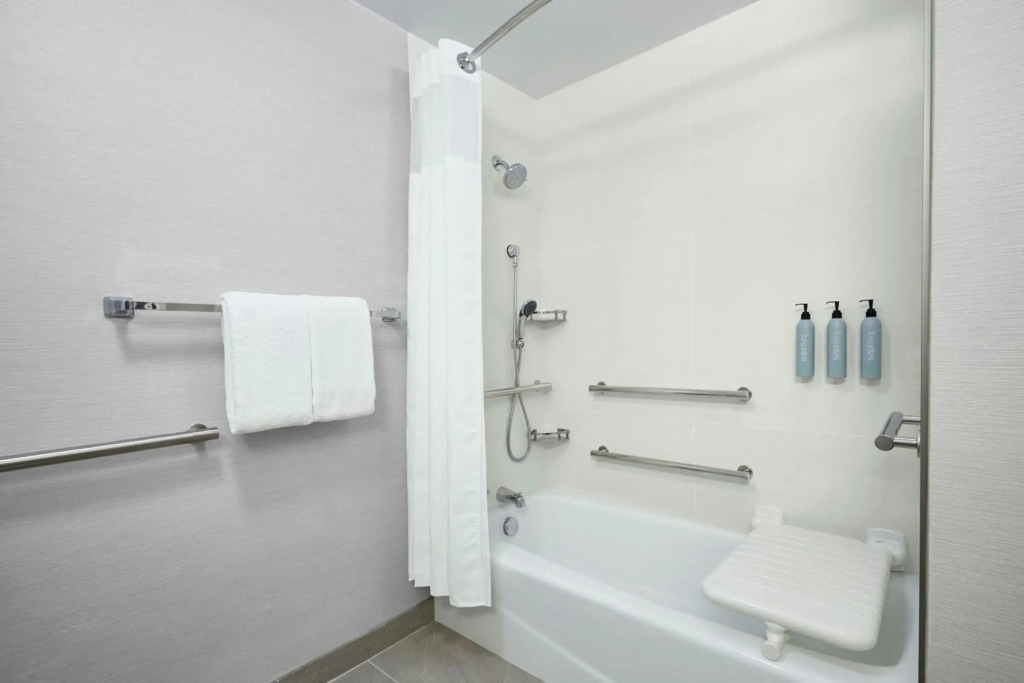 Courtyard St. Louis Westport Plaza
