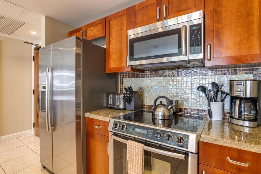 K B M Resorts- Hkk-309 Extra Large 2bdrm, Ocean Views, 3 King Beds, Just 75 Yards From the Ocean!