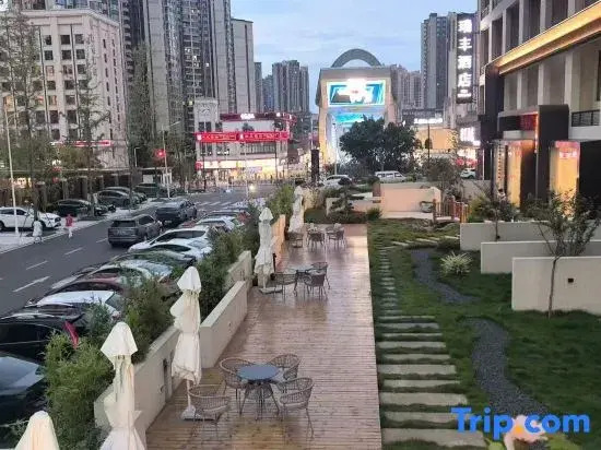 Ruifeng Hotel (Neijiang Normal University North High-speed Rail Branch)