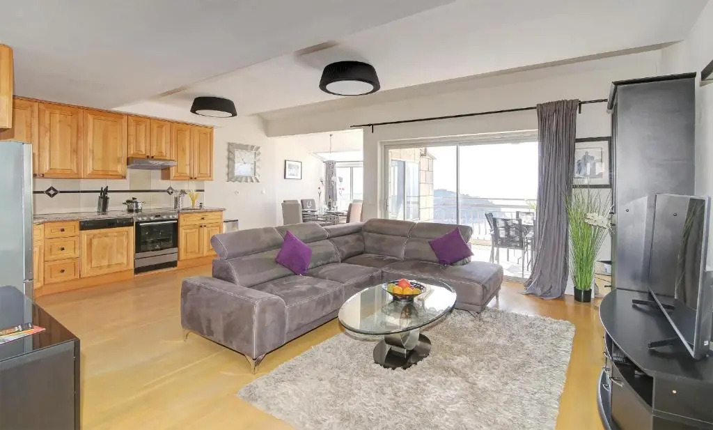 Spacious 2 BR Apt LuxeView- OldTownView, 10min to town
