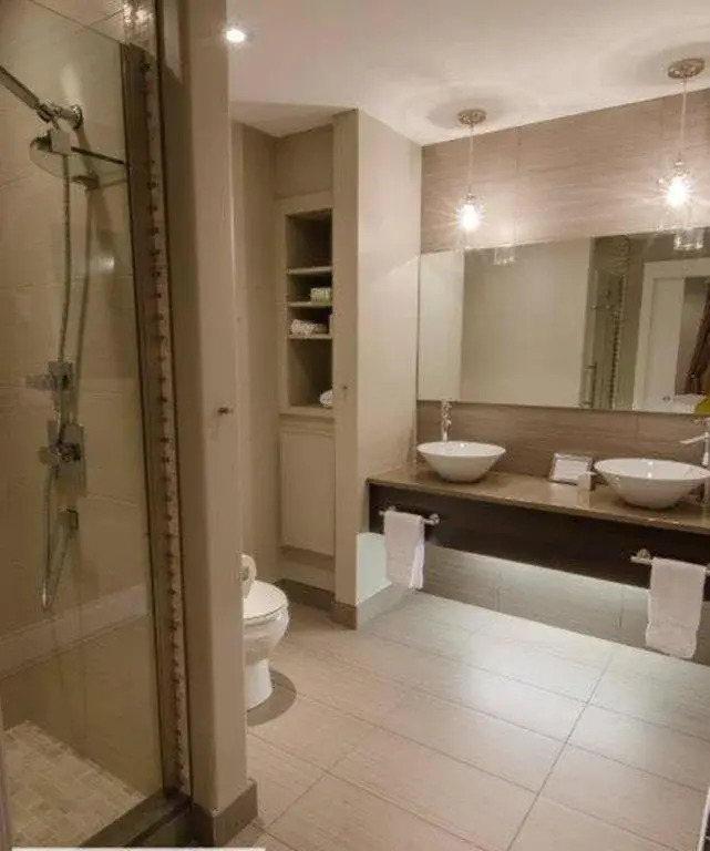 Around the Sea - Cana das Rotating House, Suites & Tours