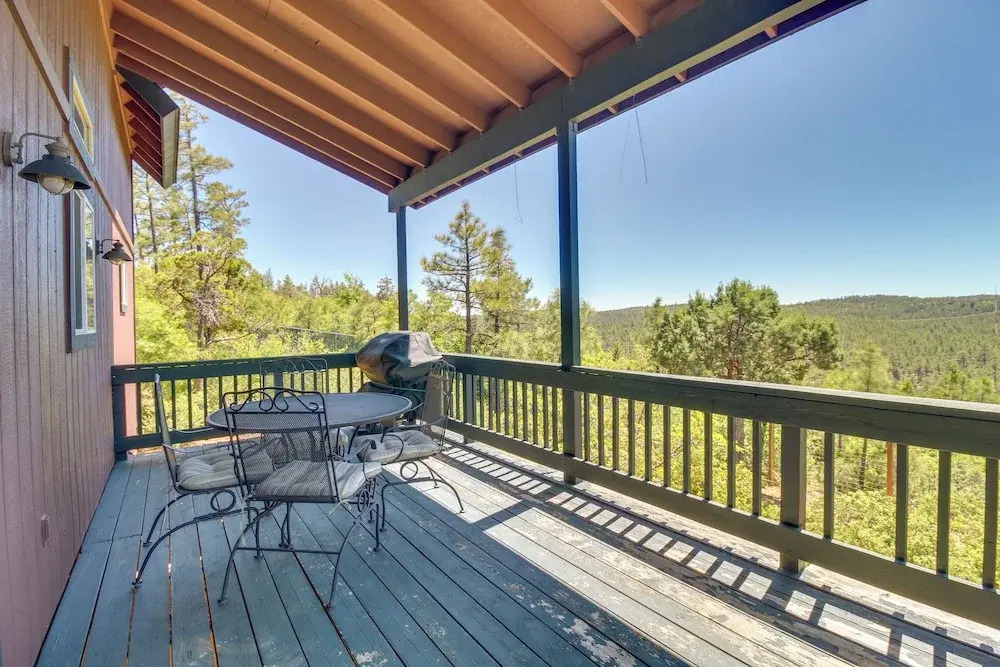 Mtn-view Hilltop Hideaway w/ Deck in Show Low