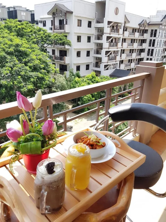 Romantic 1 Bedroom Condo at The Redwoods Condominium