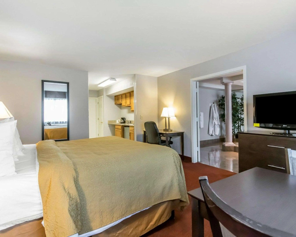 Quality Inn & Suites University-Airport